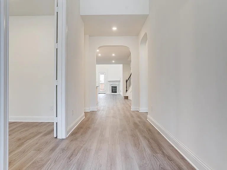 9836 Derbyshire Dr — Photo 7