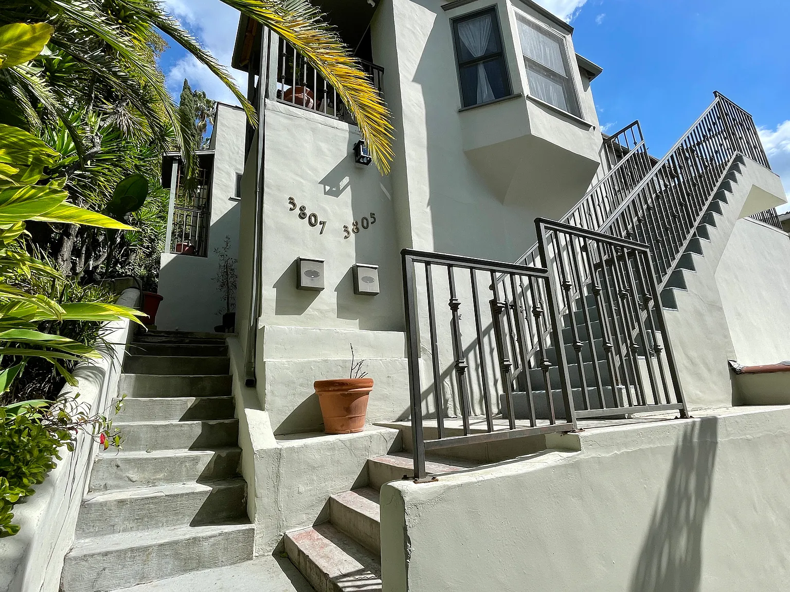2 bed, 1000 sqft, $4,350 — Photo 2