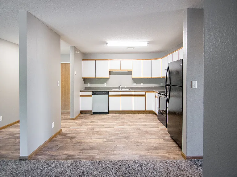 Marshall Apartments — Photo 17