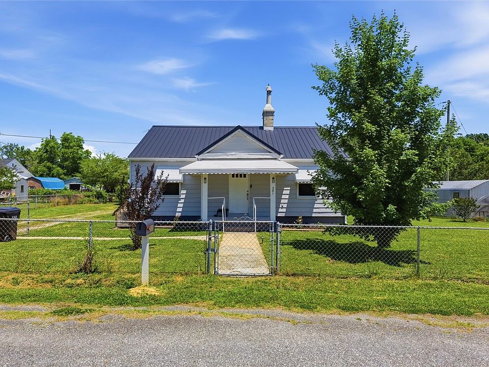 1st image of 301 Pecan Dr