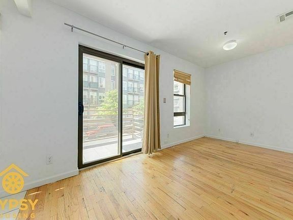 4th image of 128 Leonard St #3B