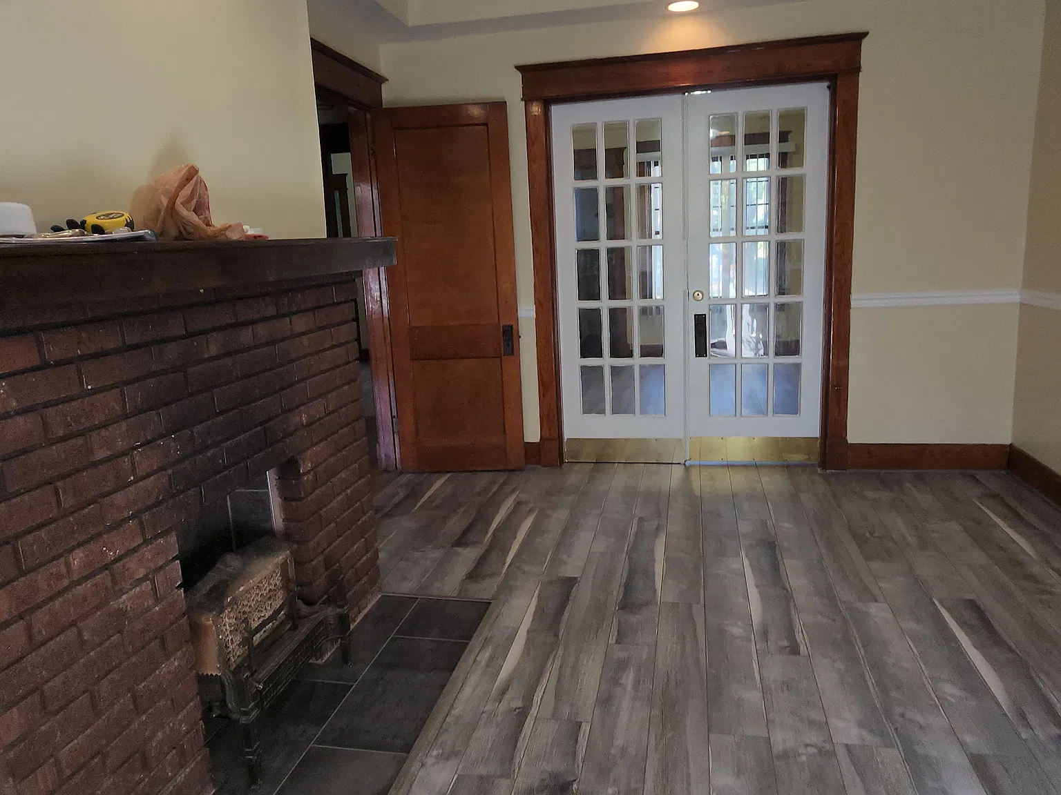 2307 W Oak St — Photo 2