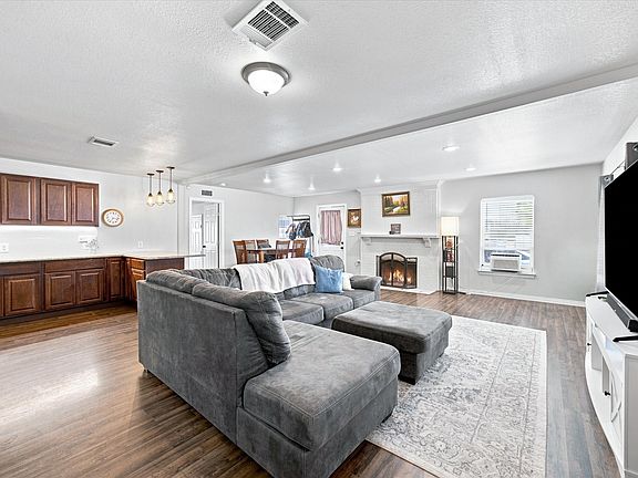5th image of 408 Inwood Rd
