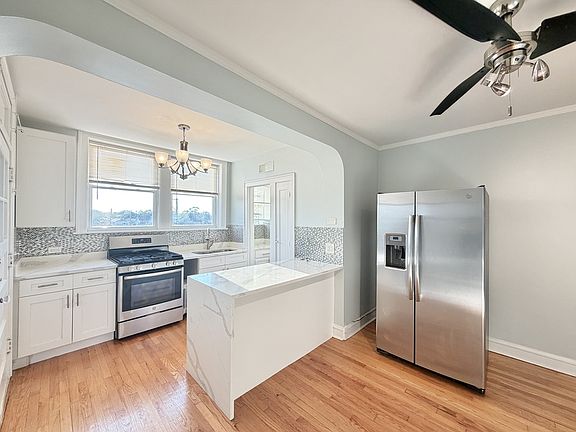2nd image of 2840 N Lockwood Ave #D4