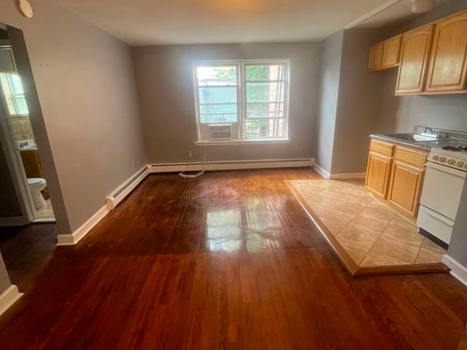 1st image of 321 Sanford Ave #2C