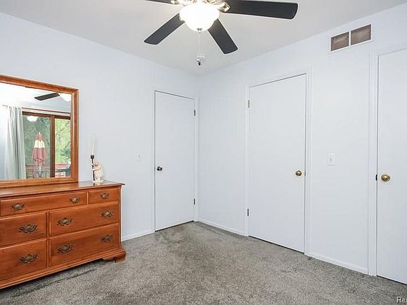 2nd image of 8769 N Territorial