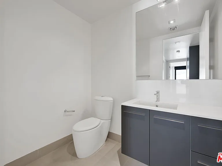 432 N Oakhurst Dr #402 — Photo 17