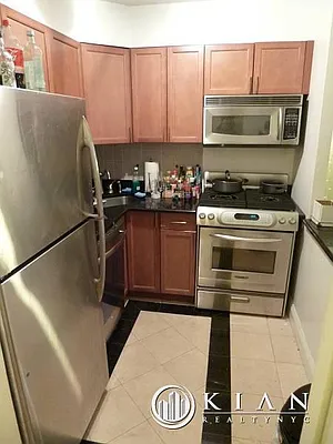 Rented by Kian Realty | media 14