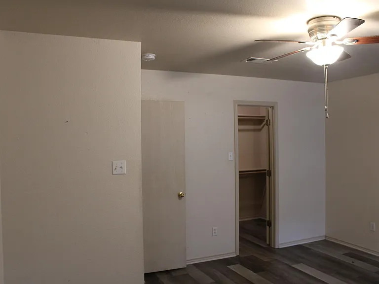 415 E 4th Ave #D — Photo 13