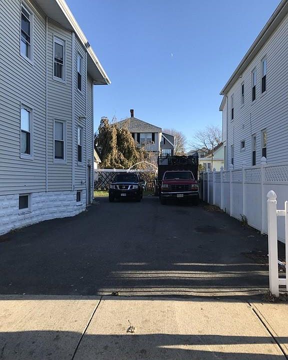 2nd image of 23 Newton St