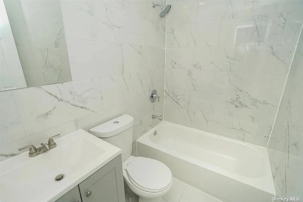 3 bed, 1000 sqft, $3,200 — Photo 4