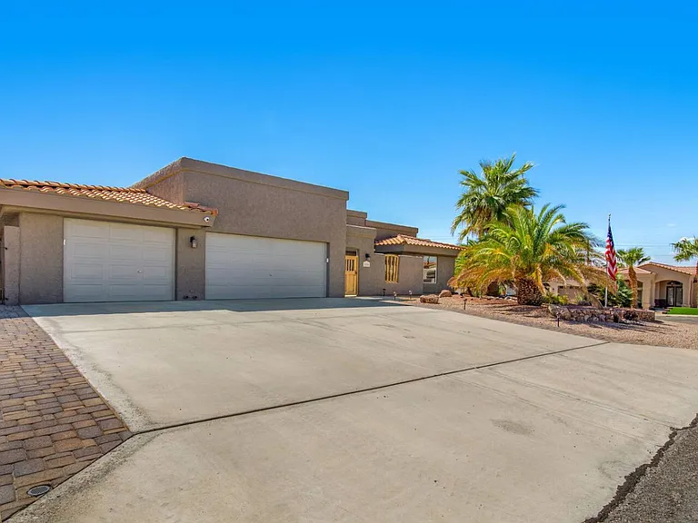 1800 Burgundy Dr — Photo 56