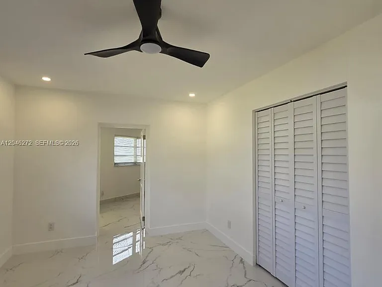 305 SE Airoso Blvd — Photo 39