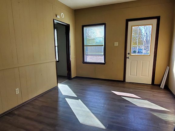 3rd image of 1137 Eastman Ave