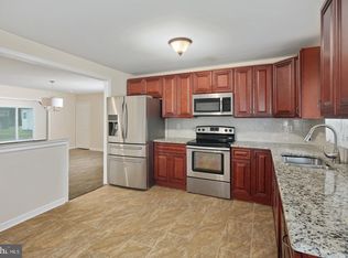 57 Rose Arbor Ln, Levittown, PA 19055