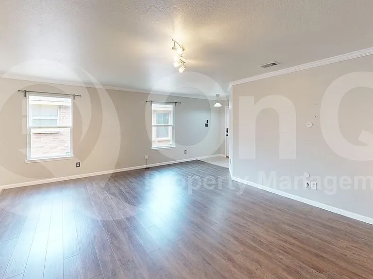 476 Eisenhower Ln — Photo 8