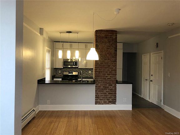 2nd image of 131 Wallace St