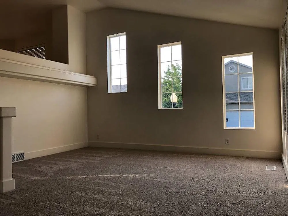 4 bed, 2.5 bath, 2700 sqft, $2,700 — Photo 3