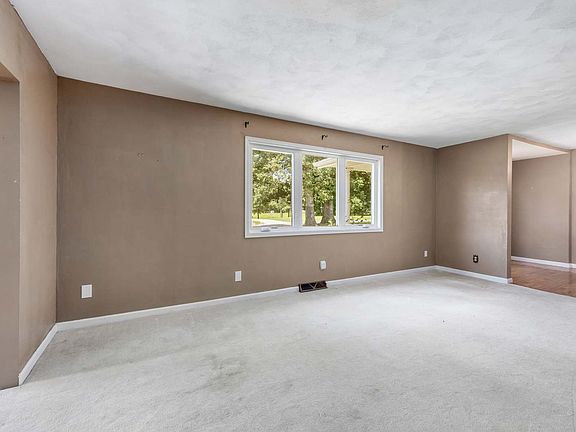 4th image of 4022 Landmark Rd