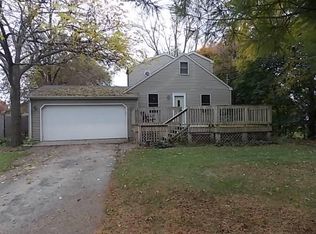 215 Summerset Dr S, Racine, WI 53406