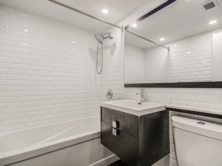 1833 Bayview Ave — Photo 8