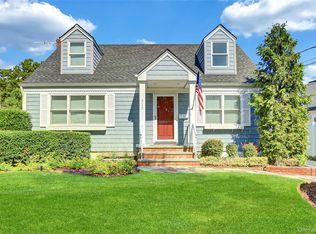 515 Chelsea Rd, Oceanside, NY 11572