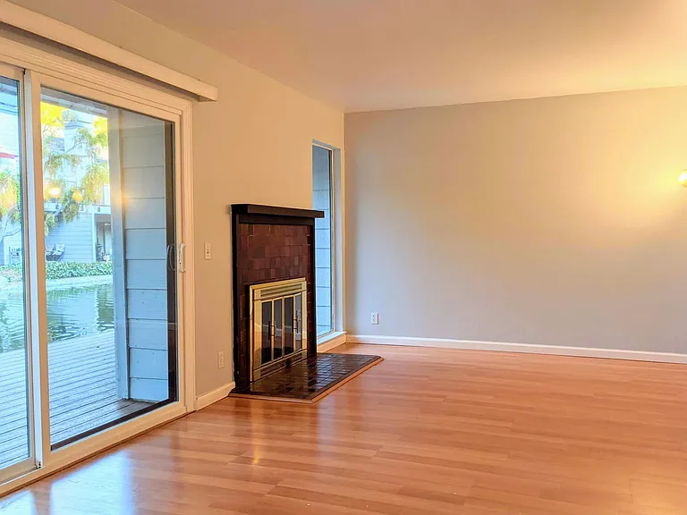 905 W Middlefield Rd #927 — Photo 2