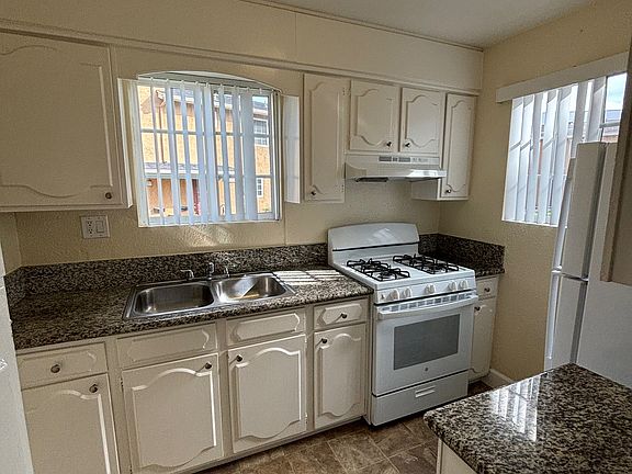 4th image of 2585 Ulric St #2585