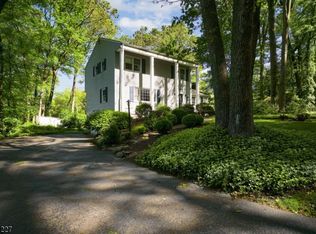 3 Valley Rd, Kinnelon, NJ 07405