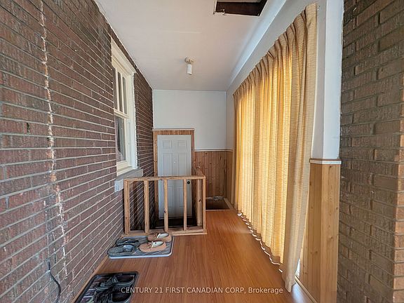 5th image of 1169 Oxford St E