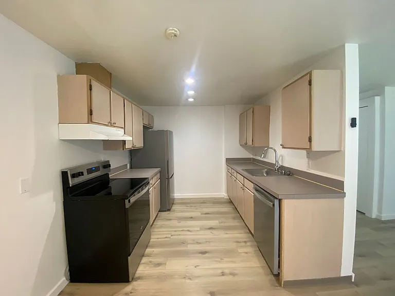 445 Carter Ave — Photo 19