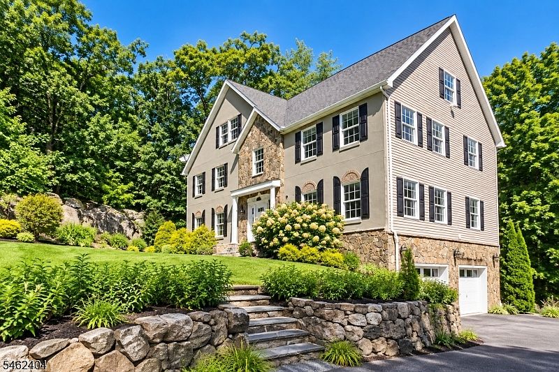 1st image of 14 Hidden Valley Dr