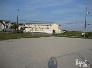 313 Carolina Beach Ave N, Carolina Beach, NC 28428