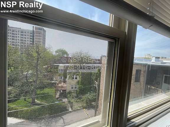 3rd image of 6830 N Sheridan Rd APT 266