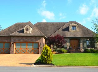 3176 W Rivulet Pass, Springfield, MO 65810