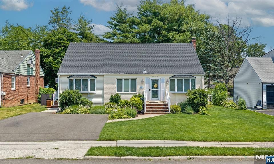 1st image of 13-41 20th St