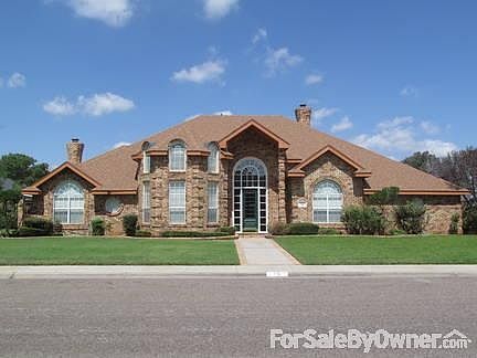 Exterior
						:
						Front view of home and yard