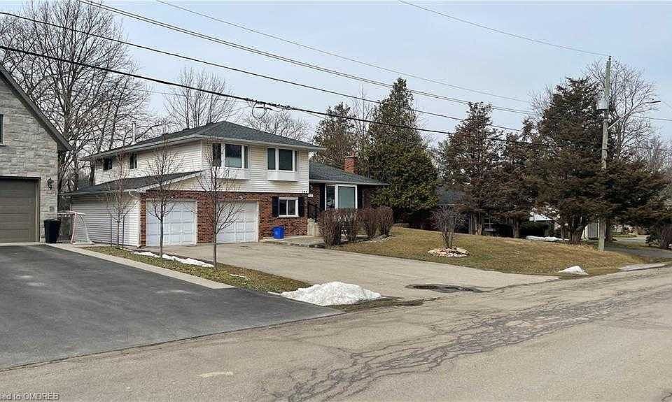 2nd image of 195 Fallingbrook Dr
