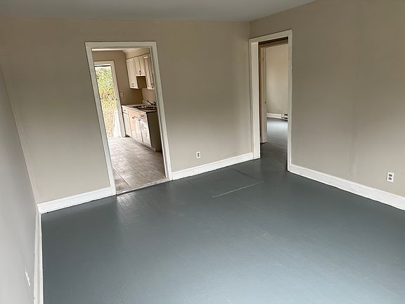 5th image of 415 White Oak St APT B