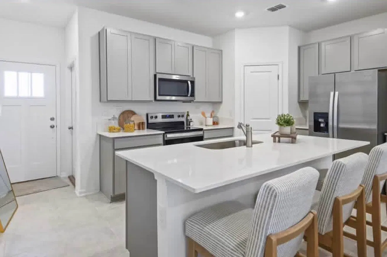 3 bed, 2.5 bath, 1433 sqft, $1,950 — Photo 2