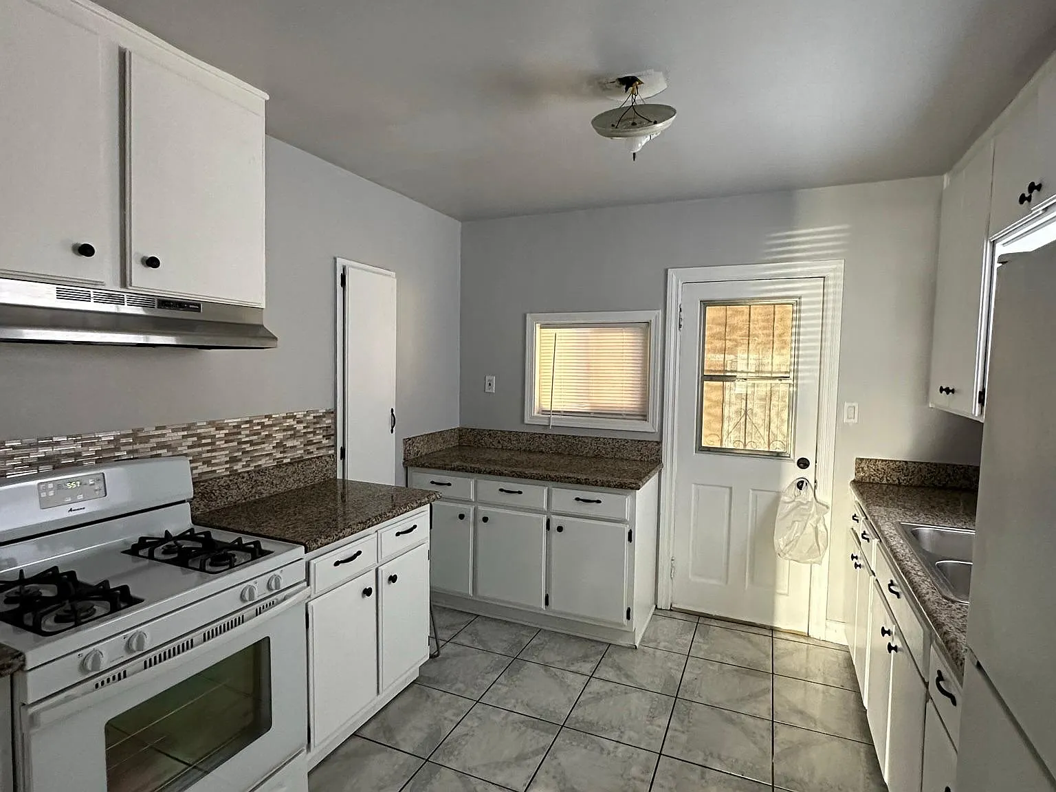 5860 Falcon Ave — Photo 4