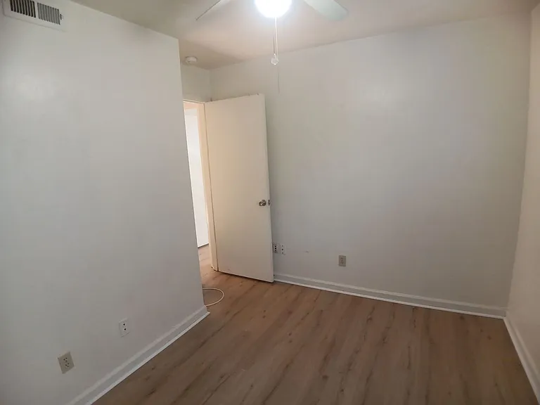 1470 Seneca Dr #D — Photo 6