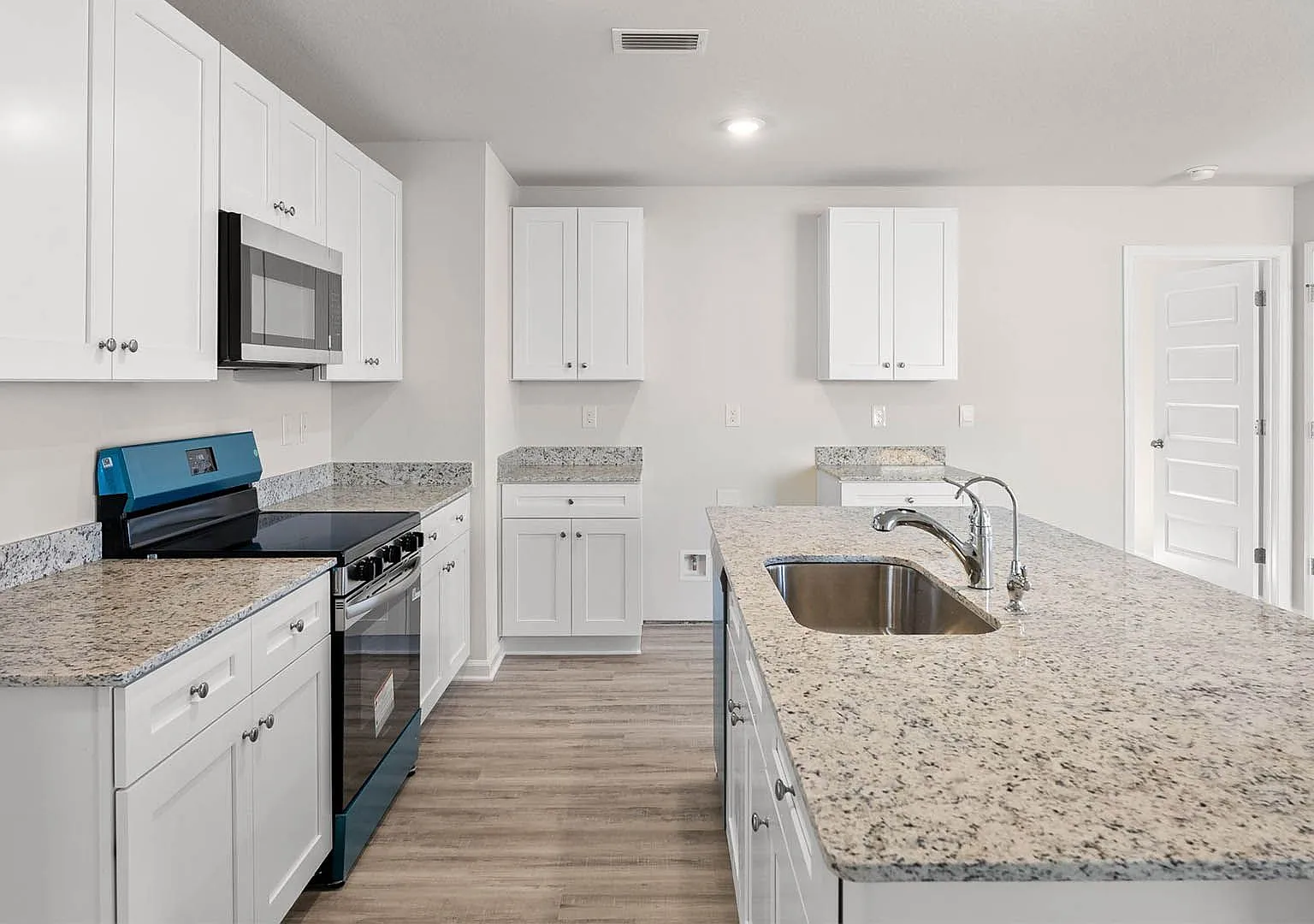 Charming 3bed/2ba In Liberty Community! *Special: 1/2 Off 1st Month's Rent!* — Photo 4