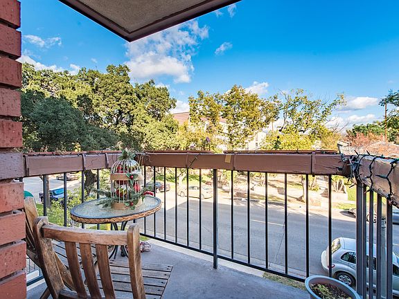 5th image of 511 N Jackson St APT 203