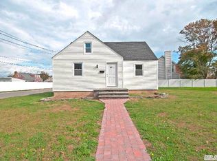 220 S Great Neck Rd, Copiague, NY 11726