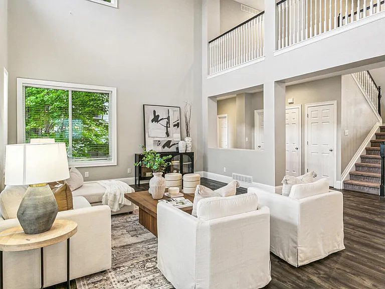 20214 E Lake Cir — Photo 12