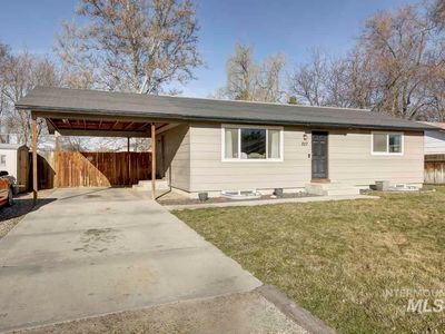 827 S Chestnut St, Nampa, ID, 83686