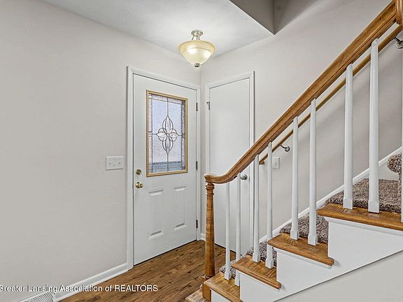 5th image of 945 Southfield Dr