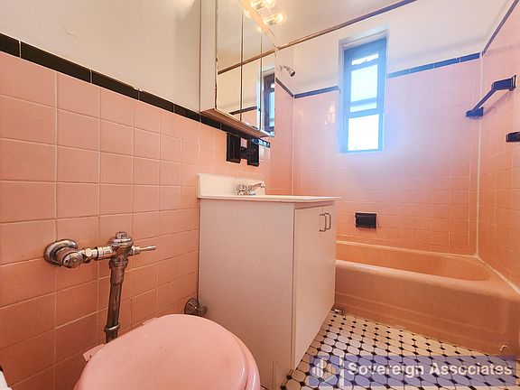 4th image of 525 Riverdale Ave APT 6B