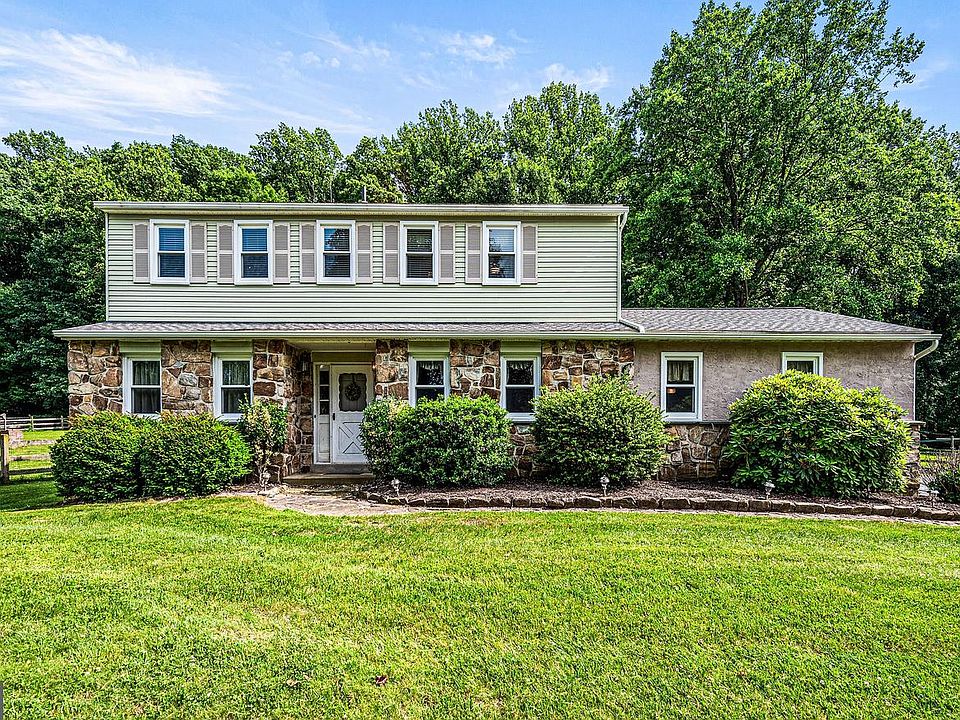 1st image of 8 Granger Ln
